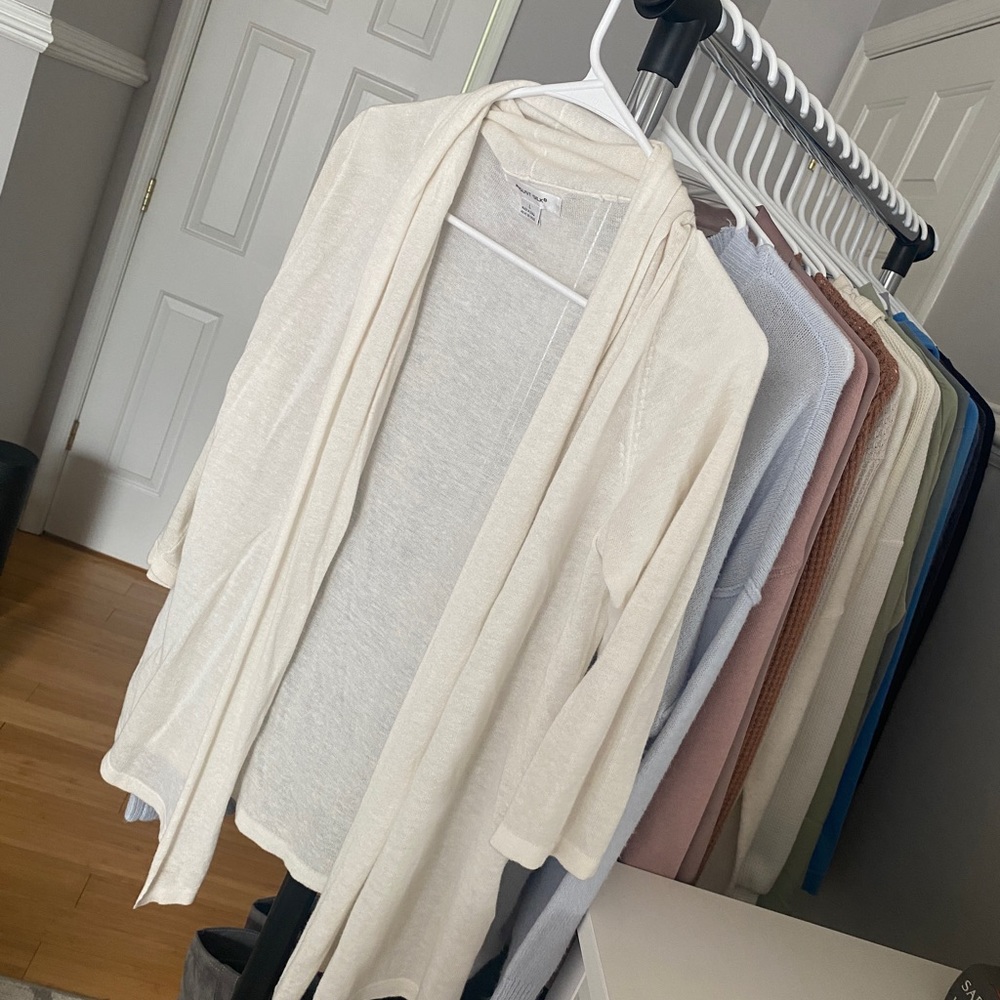 White/cream cardigan